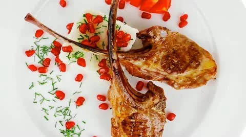 Main course: grilled ribs with rice and tomatoes on white plate Vídeos de archivo 21363786