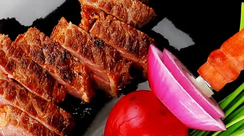 Main course : meat served on black plate Vídeos de archivo 27098242