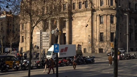 Main facade of the building of the main Correos post office of the city Видео 124437204