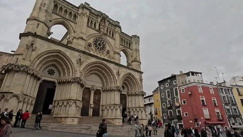 Main facade of Cuenca Cathedral 스톡 동영상 334798806