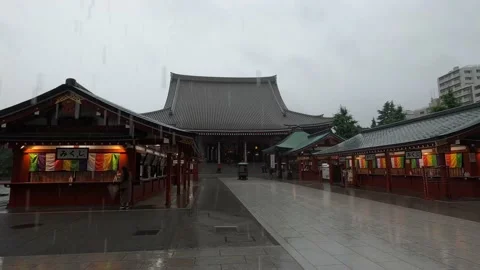 The Main Hall of Sensoji Temple during Tokyo's rainy season. Stock Footage 156547109