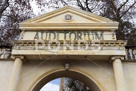 Main park entrance with inscription