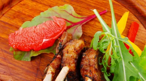 Main portion : grilled ribs Vídeos de archivo 28523945