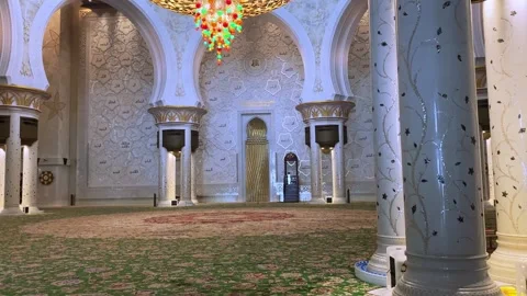 The Main Prayer Hall of Sheikh Zayed Grand Mosque, Abu Dhabi, decorative carpet Stock Footage 327553087
