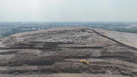 The Main rubbish dump Stock Footage 260904301