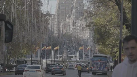 The main square, traffic, and people in Madrid, Spain 動画素材 345029511
