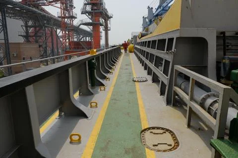 Main weather deck between bulwark and hold coaming Stock-Fotos