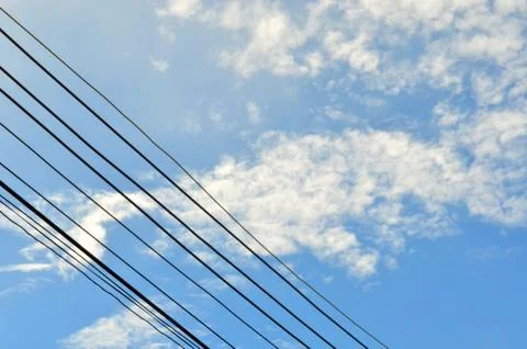 Main wire under blue sky Foto stock