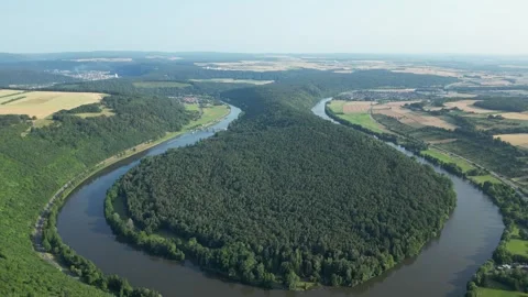 Mainschleife ('Main-Loop') at Urphar - Zoom-Out-Clip Video stock 245340420