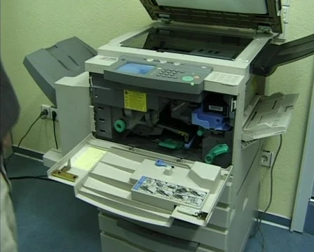 Maintenance of a copier by technical staff Vídeo Stock 272561