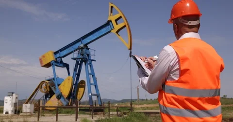 Maintenance Engineer Notes in Agenda Oil Pump Installation Technical Problems  Stock-Footage 109098069