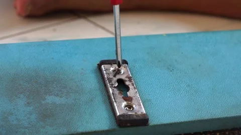Maintenance process of a traditional weaving loom or knitting apparatus Видео 338054619