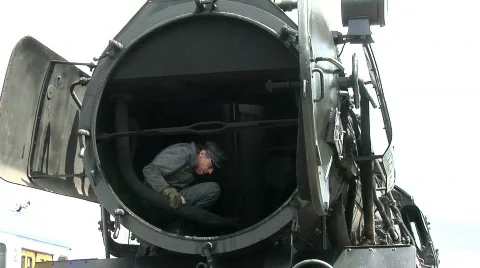Maintenance work on steam engine Stockbeeldmateriaal 117959
