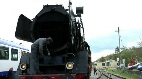 Maintenance work on steam engine Video stock 131143
