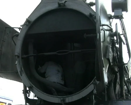 Maintenance work on steam engine Stockbeeldmateriaal 131148