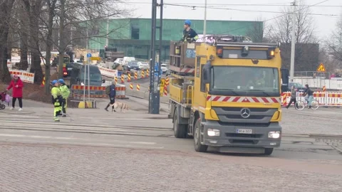 Maintenance workers attending a tram track failure 스톡 동영상 271135732