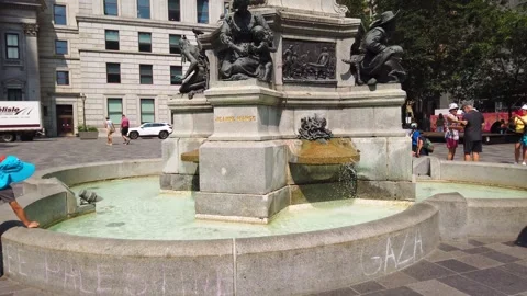 The Maisonneuve Monument, a monument in memory of Paul Chomedey de Maisonneuve. Stock Footage 318188084