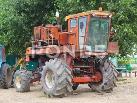 Maize Grain Collector. Agricultural Machinery