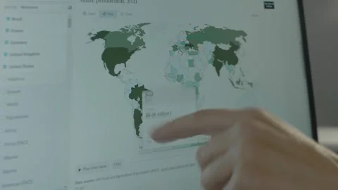 Maize production 2021 world map on computer screen. Leaders countries of maize Stock Footage 255874799