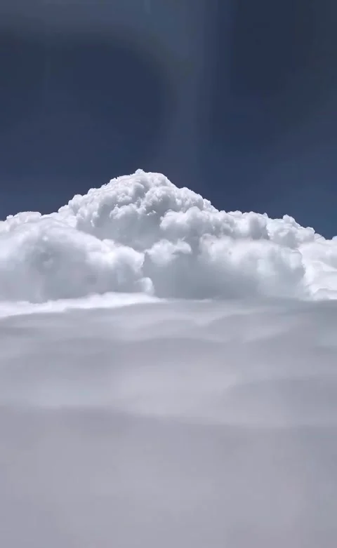 Majestic Cumulus Clouds Above Cloud Deck Vídeos de archivo 341317195