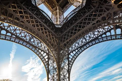 Majestic Low Angle View of Eiffel Tower by Day 库存照片