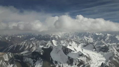 Majestic mountain landscape with clouds, camera pans across the scene Vídeos de archivo 323296540