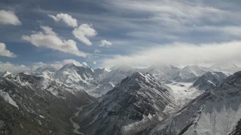Majestic mountain landscape with dynamic cloud movement, camera pans across 库存影片 324889757