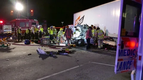 Major collision scene at night with firemen and paramedics Stockbeeldmateriaal 70818011