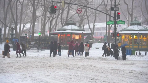 Major First Winter Storm Fern hits in Midtown Manhattan in New York City Stock-Footage 337199086