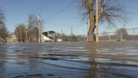 Major river flooding during record warm temperatures in Ontario Canada Vídeo Stock 150242844