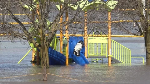 Major river flooding during record warm temperatures in Ontario Canada Vidéo 150243818