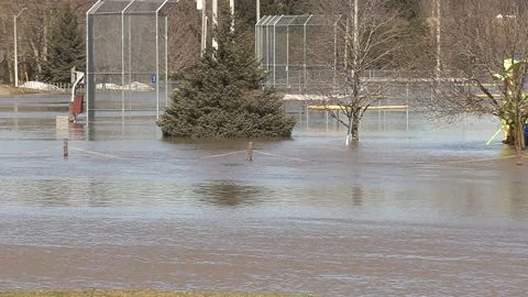 Major river flooding during record warm temperatures in Ontario Canada Vídeos de archivo 150244117