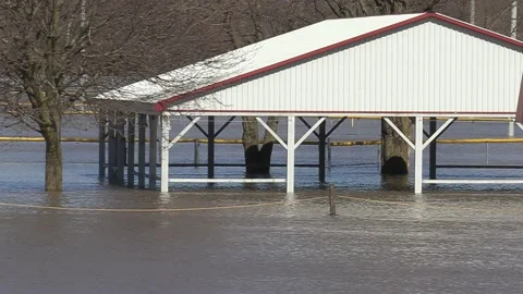 Major river flooding during record warm temperatures in Ontario Canada 库存影片 150244845