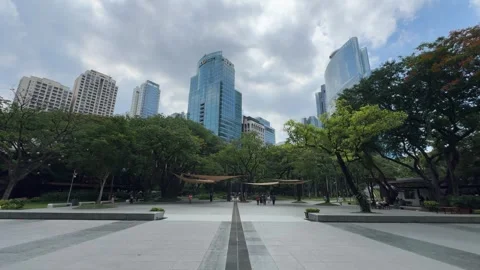 Makati CBD modern financial district skyscrapers view from urban park 4K Vídeos de archivo 337448985