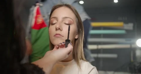 Make up application backstage Video stock 152542565