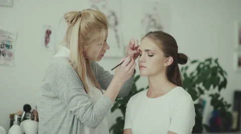 Make-up artist and model. Makeup. Girl makeup with long white hair 库存影片 68044209