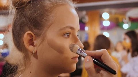 Make-up artist apply makeup on cheek with brush - closeup on model face Video stock 154366004