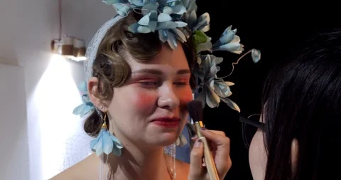 Make up artist applying make up for a beautiful model for photosession Stock Footage 89446383