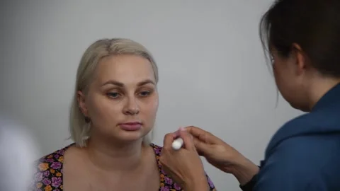 Make-up artist applying make-up foundation Stock Footage 255399685