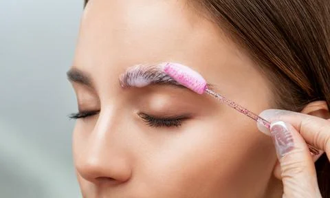 The make-up artist does Long-lasting styling of the eyebrows of the eyebrow.. Stock Photos