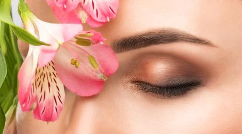 The make-up artist does Long-lasting styling of the eyebrows  and will colo.. Stock Photos
