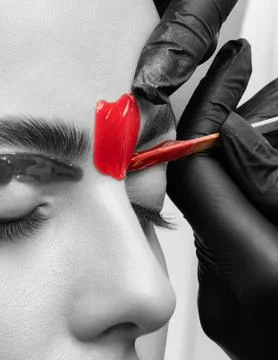 The make-up artist does Long-lasting styling of the eyebrows and will color.. Stock Photos