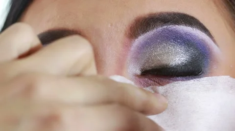 Make-up artist does the shadow on the eyes Stock Footage 60939535