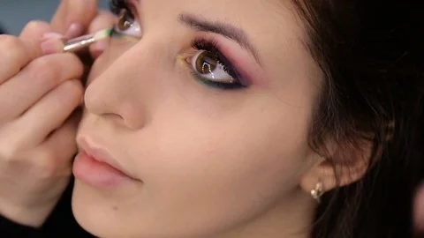 Make-up artist doing make-up, face close-up Video stock 73052852