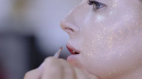 Make-up artist doing make-up fashion Stock Footage 67677716