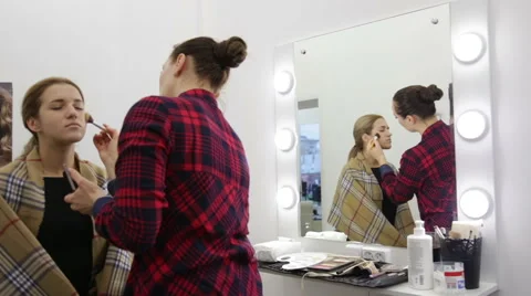 Make-up artist doing make-up Stock Footage 68917581