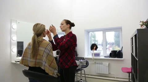Make-up artist doing make-up Stock Footage 68917818