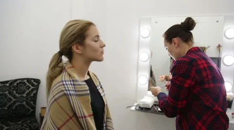 Make-up artist doing make-up Stock Footage 68918103