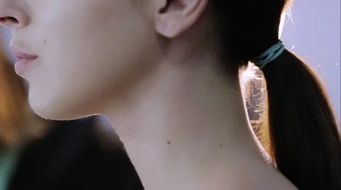 Make-up artist doing make-up girl Vidéo 67646103