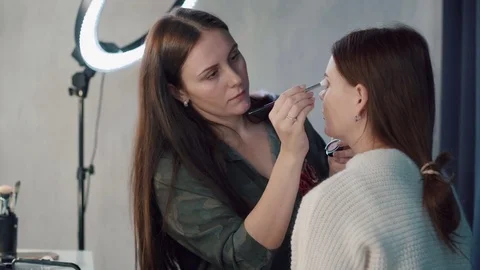 Make up artist doing professional make up of beautiful woman Stock-Footage 83141161
